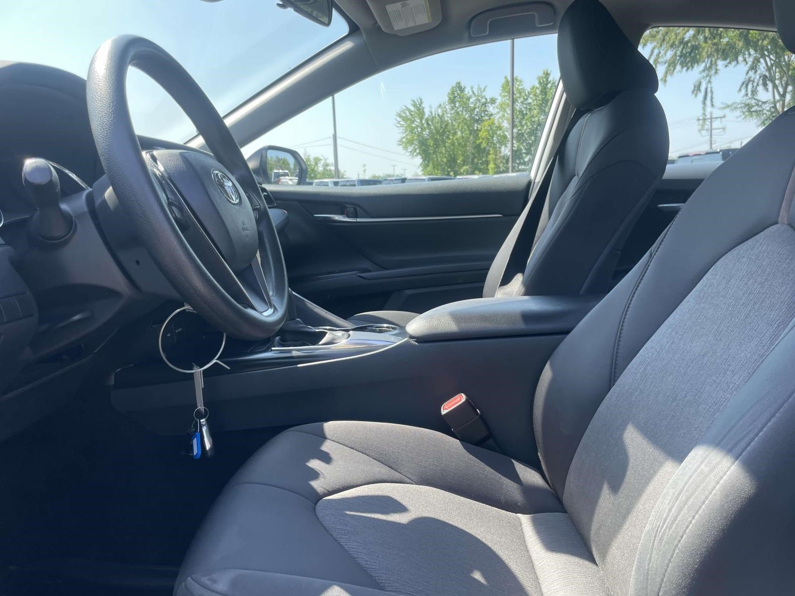Used 2020 White Toyota LE image 13