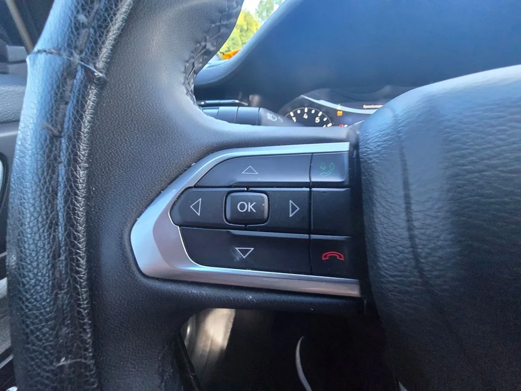 Used 2024 White Jeep Latitude image 21