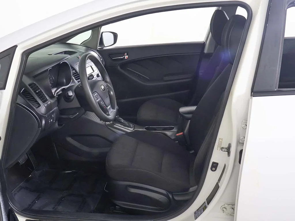 Used 2016 White Kia LX image 18