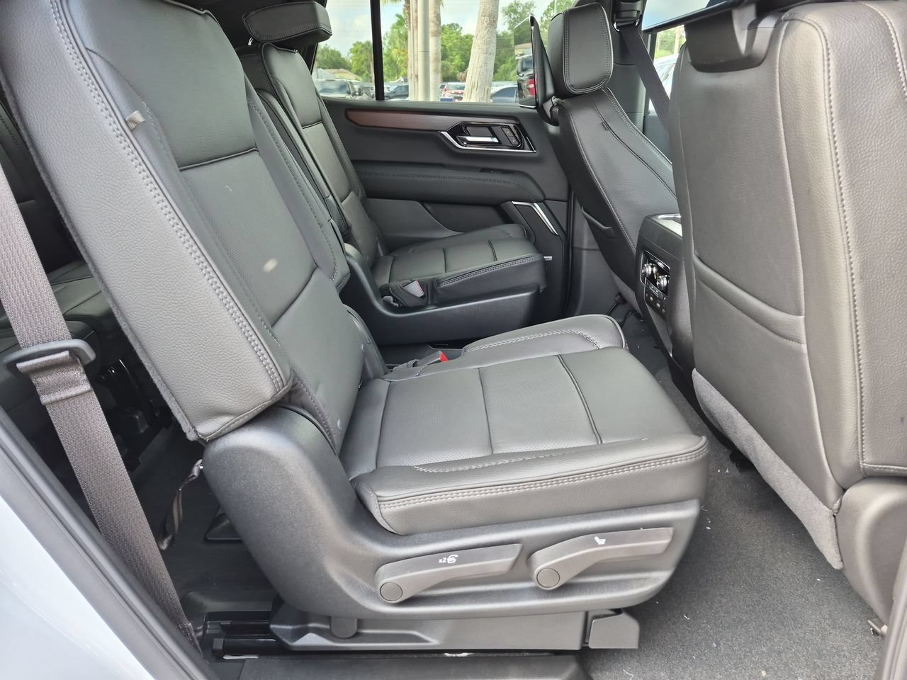 2026 GMC Yukon Denali - Photo 24