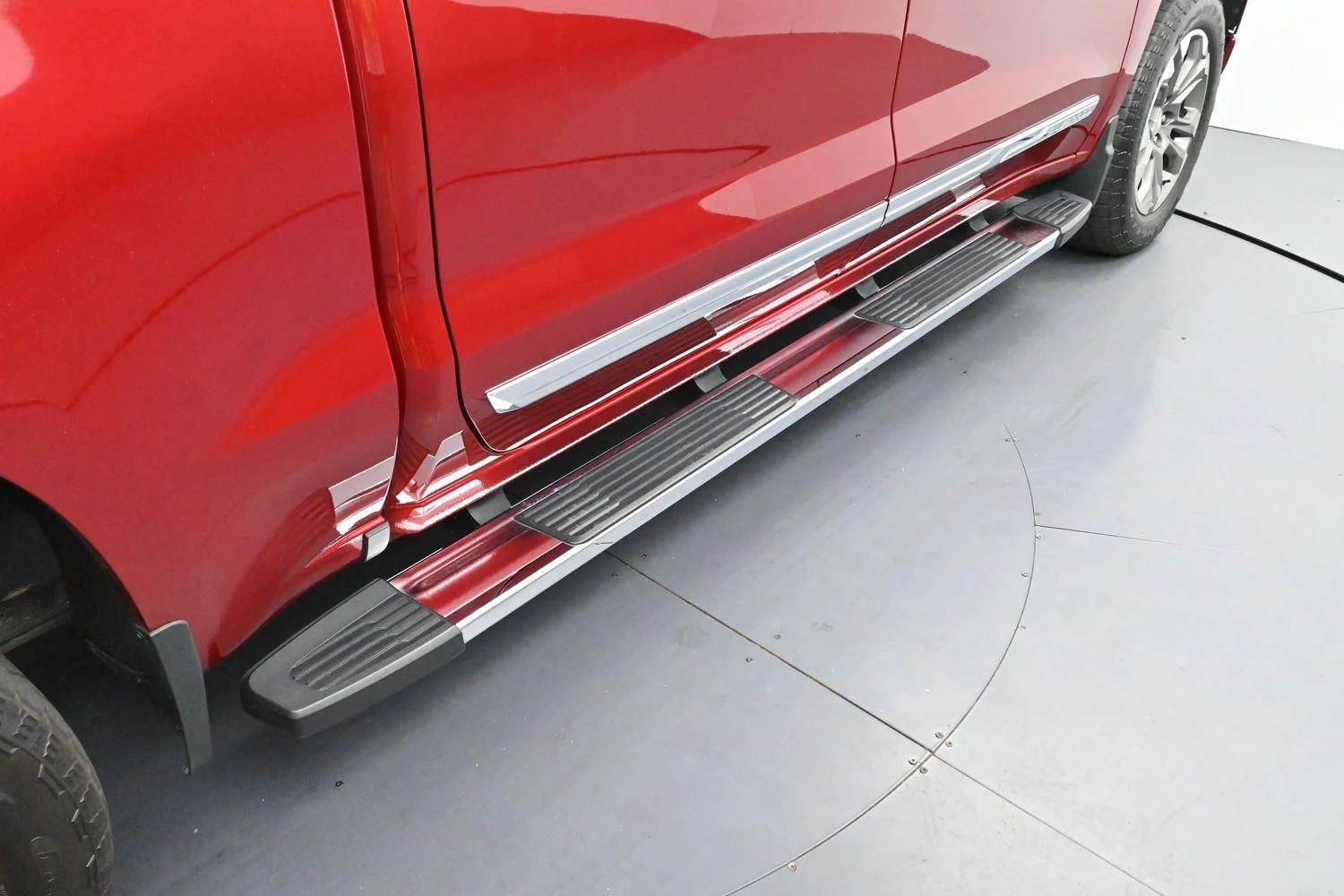 Used 2023 Radiant Red Tintcoat Chevrolet High Country image 9