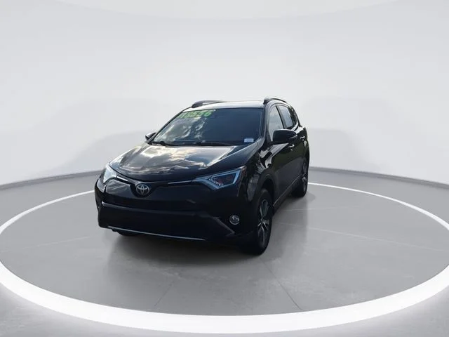 Used 2018 Black Toyota XLE image 3