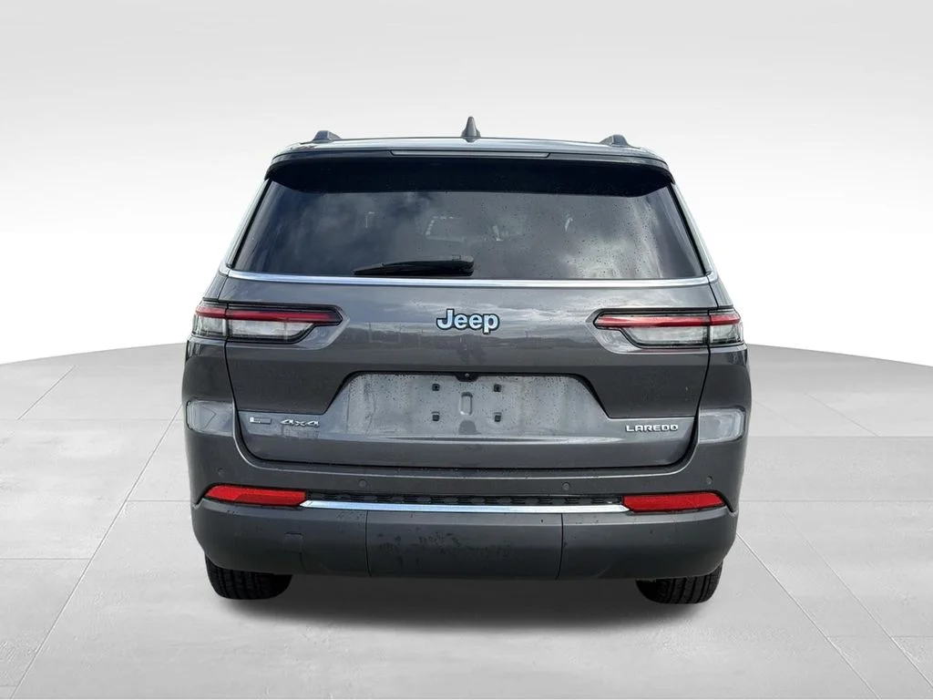 Used 2022 Gray Jeep Laredo image 24