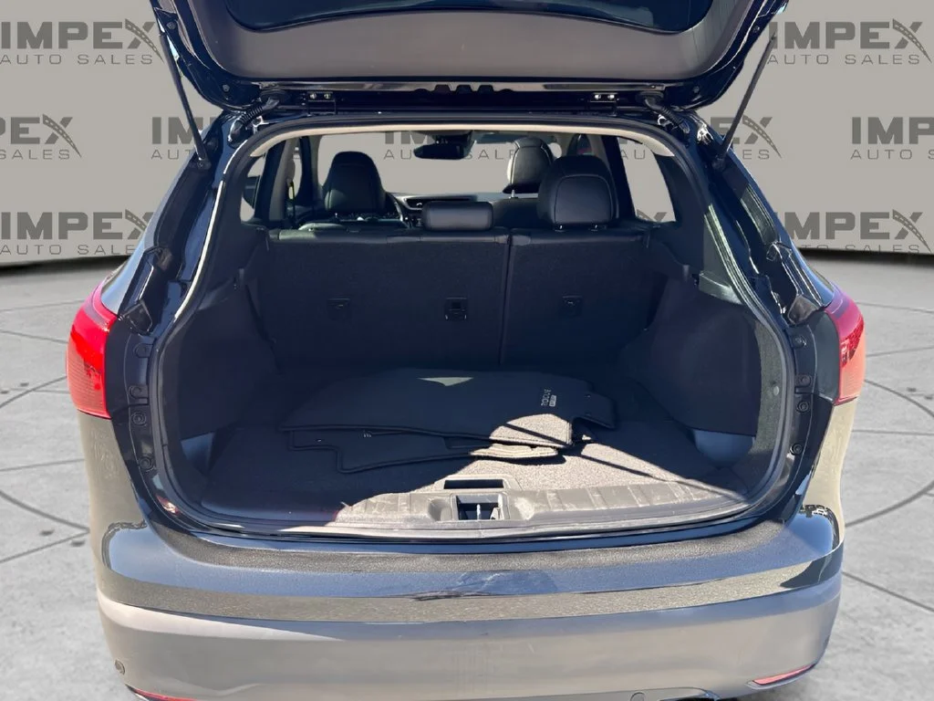 Used 2019 Black Nissan SL image 28
