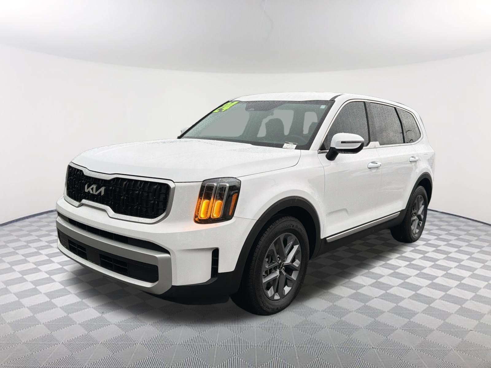 Used 2024 Glacial White Pearl Kia LX image 3
