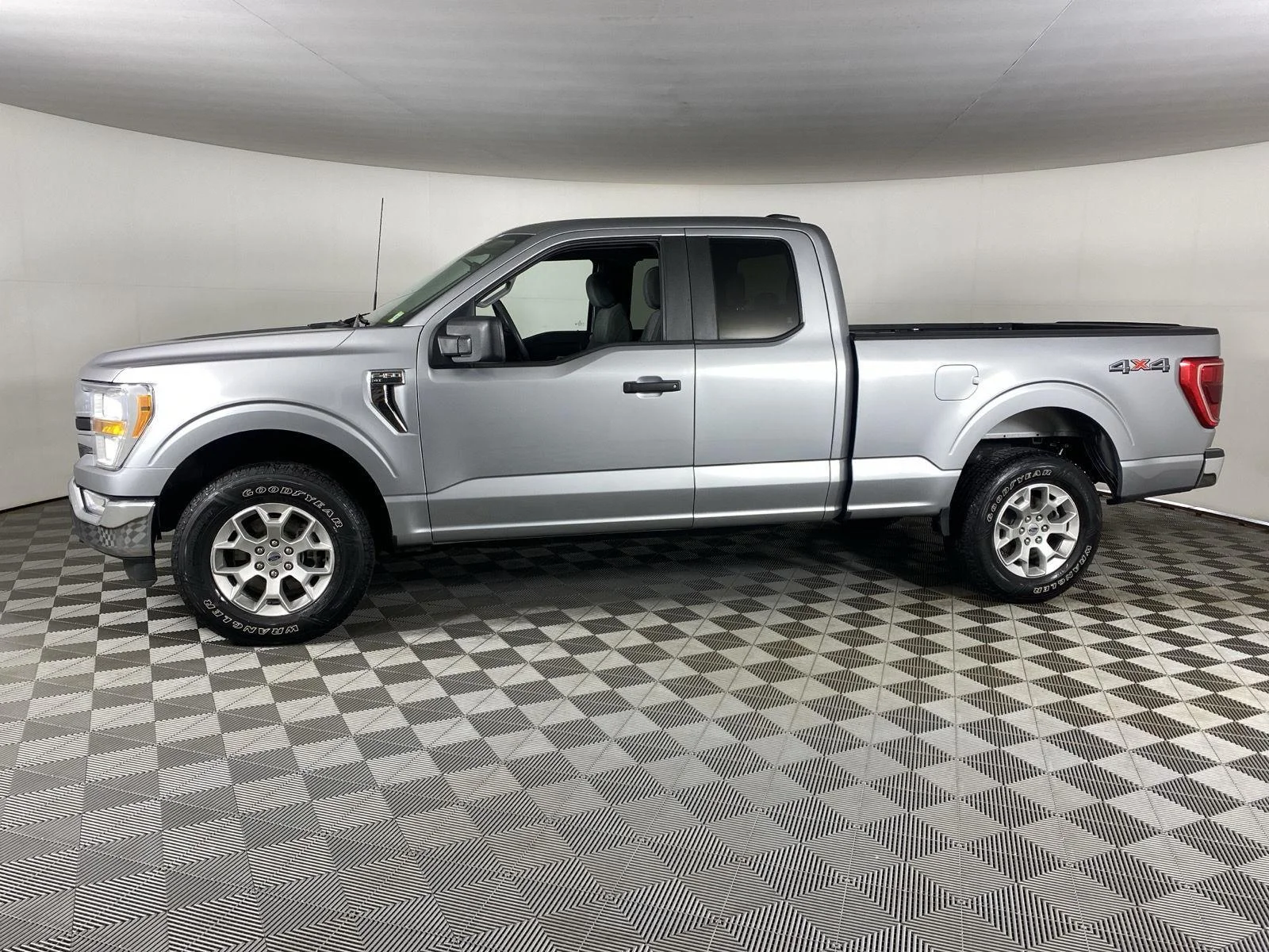 Used 2022 Iconic Silver Ford XLT image 7