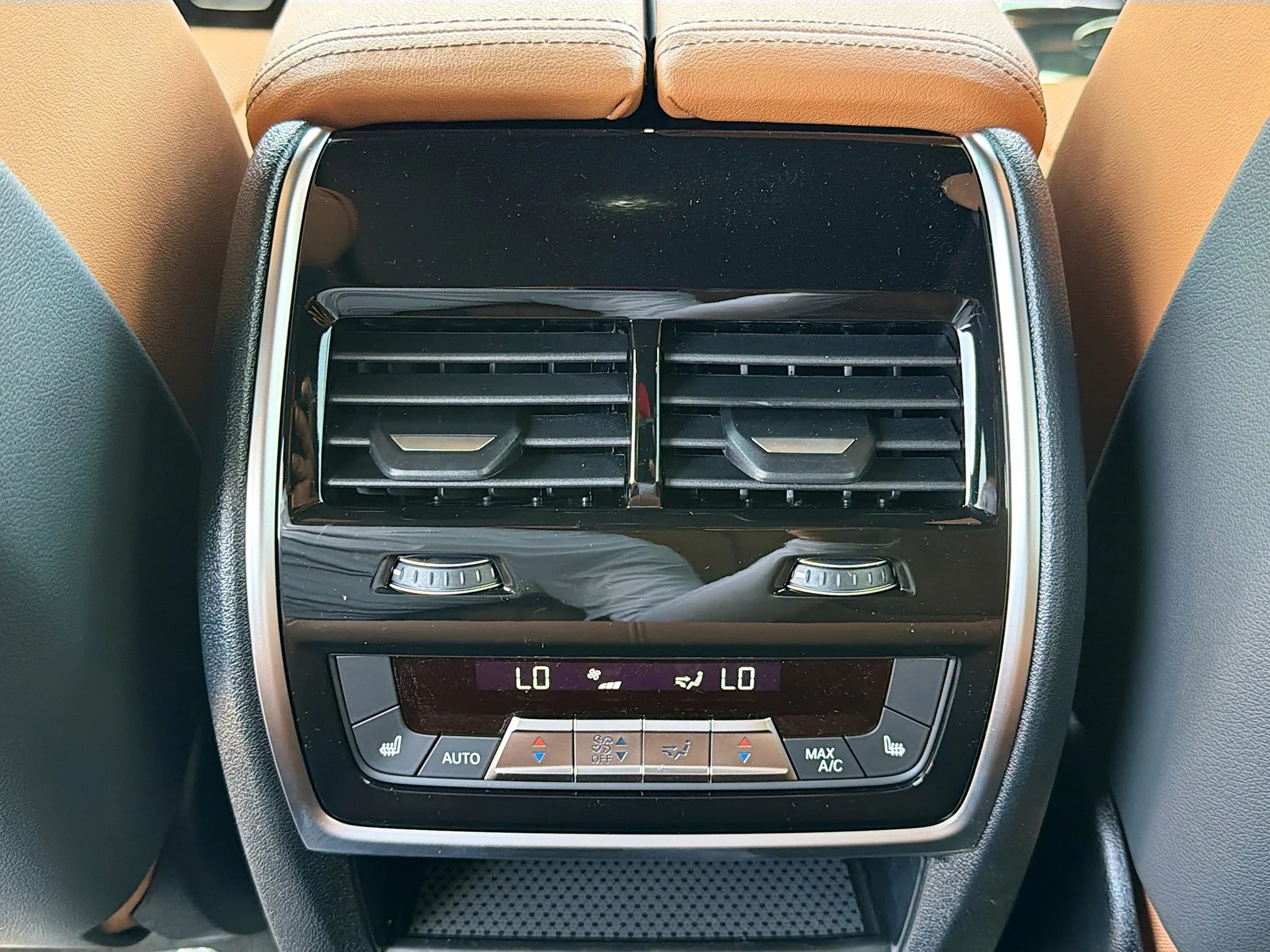 New 2026 Carbon Black Metallic BMW M60i image 19