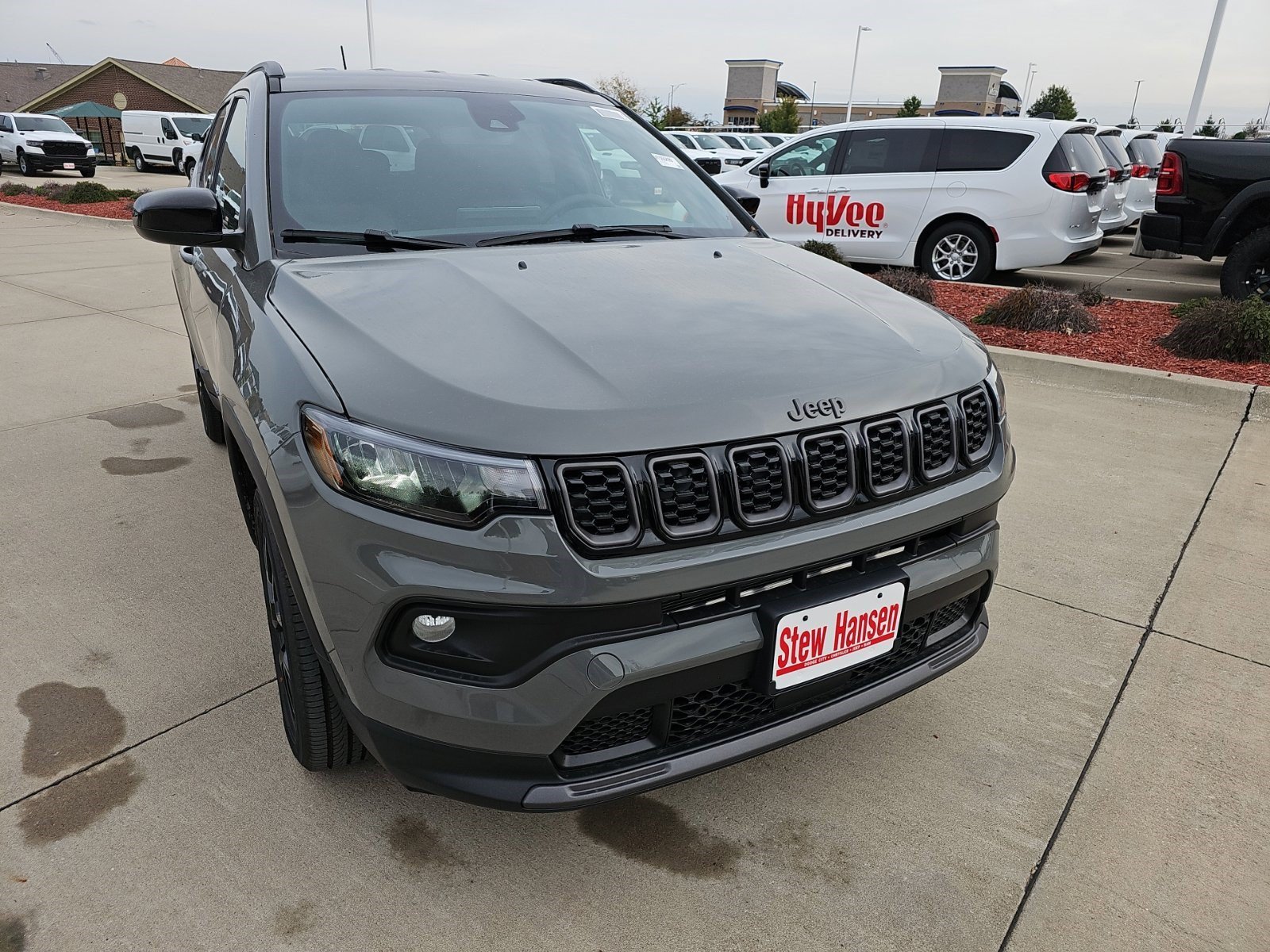New 2027 Sting-Gray Clearcoat Jeep Latitude Altitude image 7