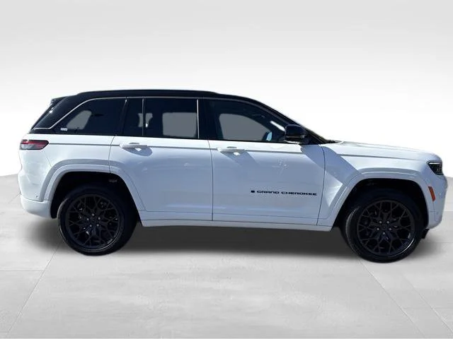 New 2027 Bright White Clearcoat Jeep Summit image 8