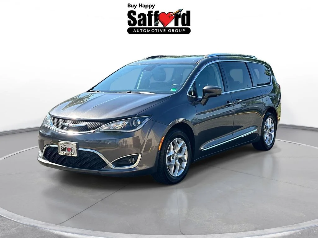 2017 Chrysler Pacifica Touring-L Plus's photo