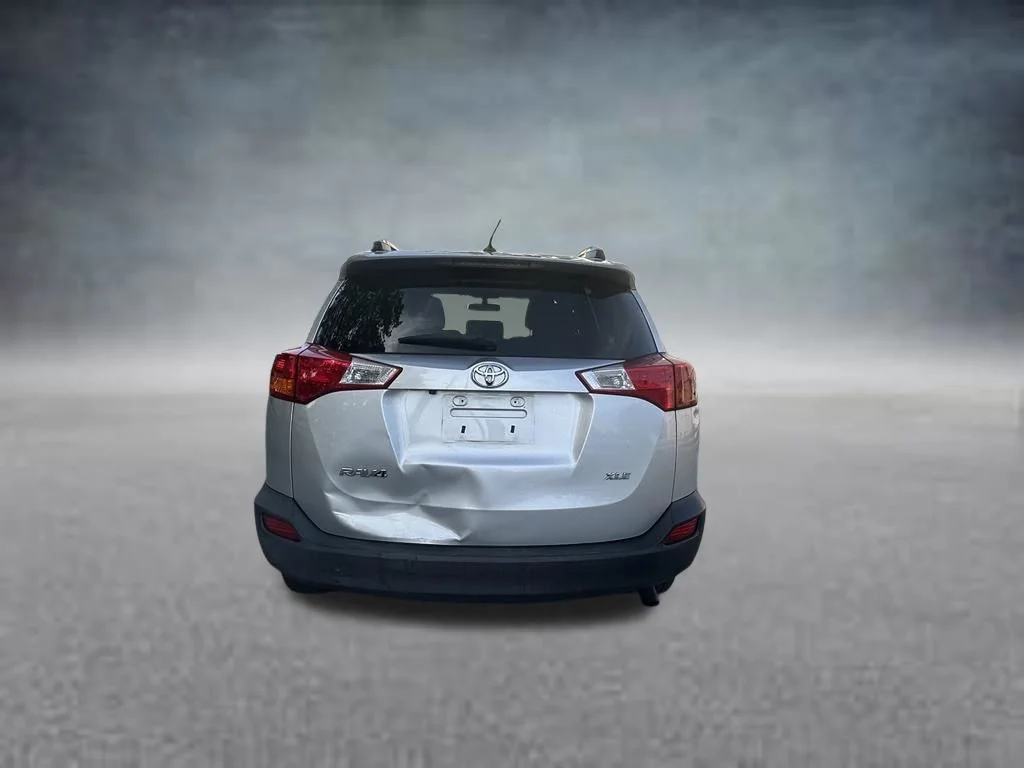 Used 2015 Silver Toyota XLE image 6