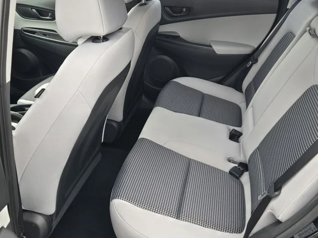 2023 Hyundai Kona SE - Photo 12