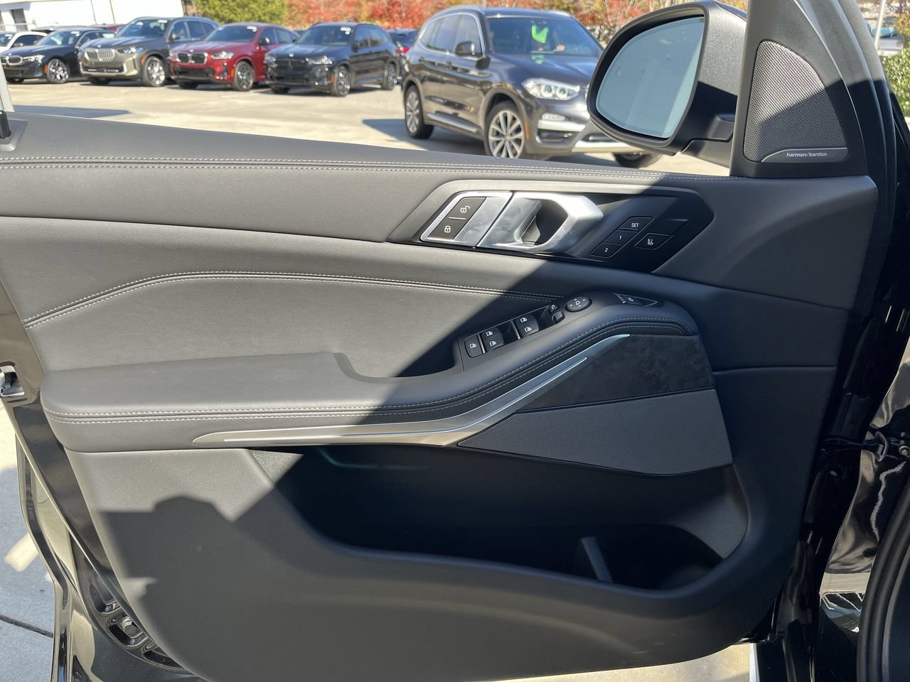 Used 2026 Black Sapphire Metallic BMW sDrive40i image 19