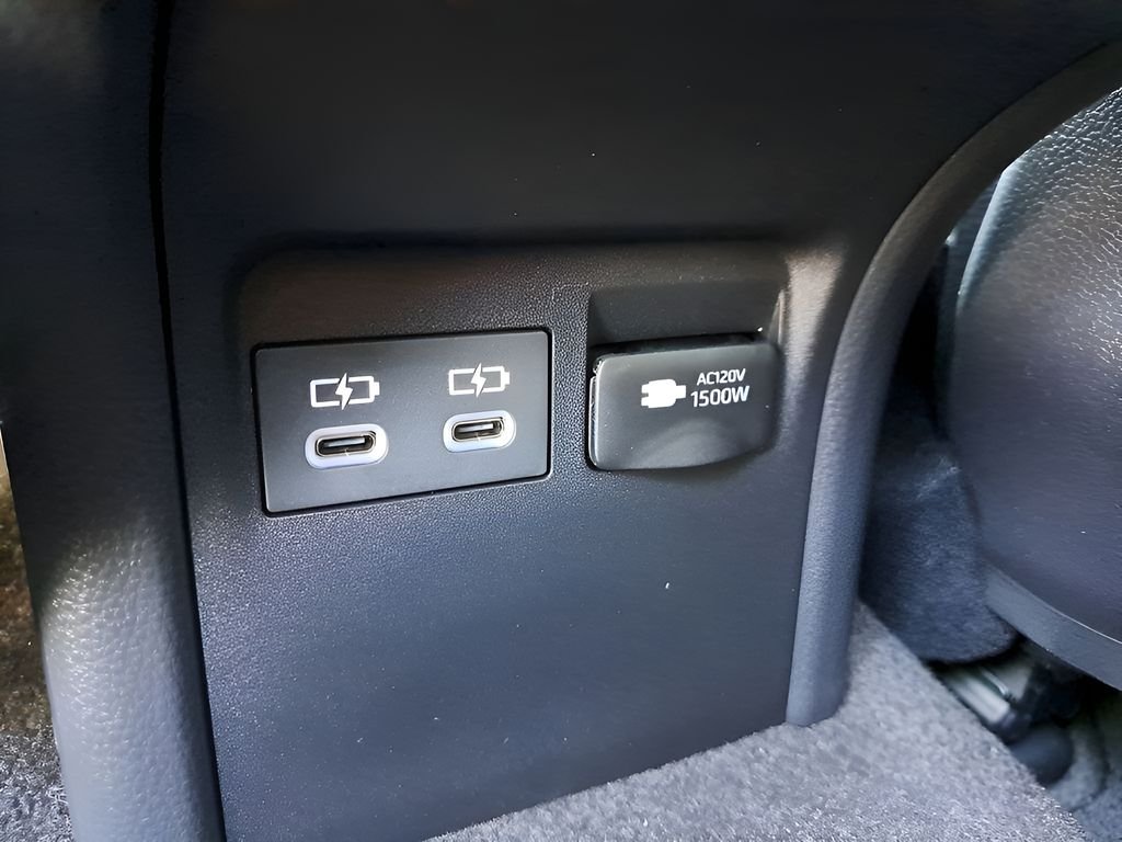 2026 Toyota Prius Plug-in Hybrid SE - Photo 10