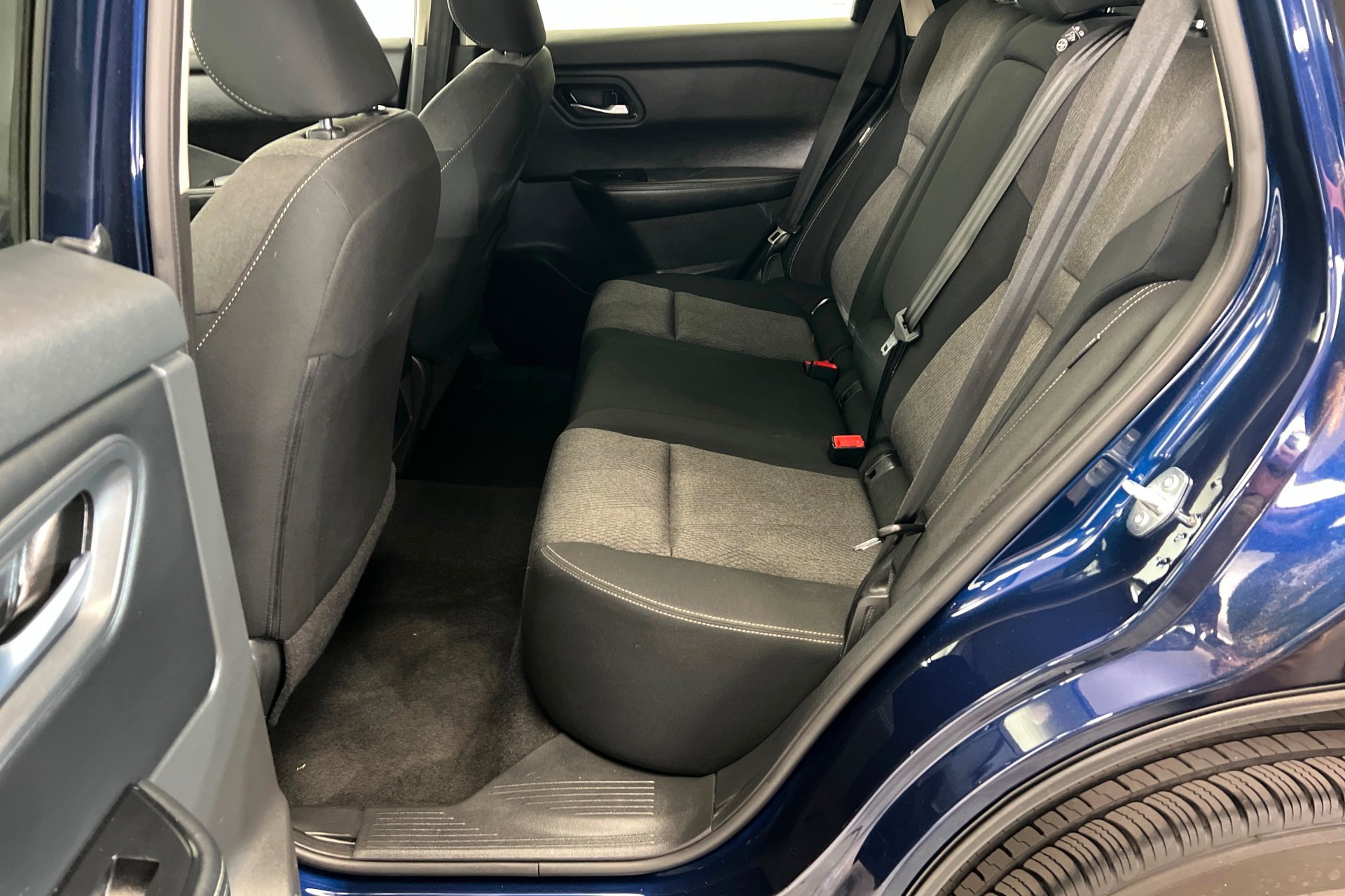 Used 2024 Deep Ocean Blue Pearl Nissan SV image 22