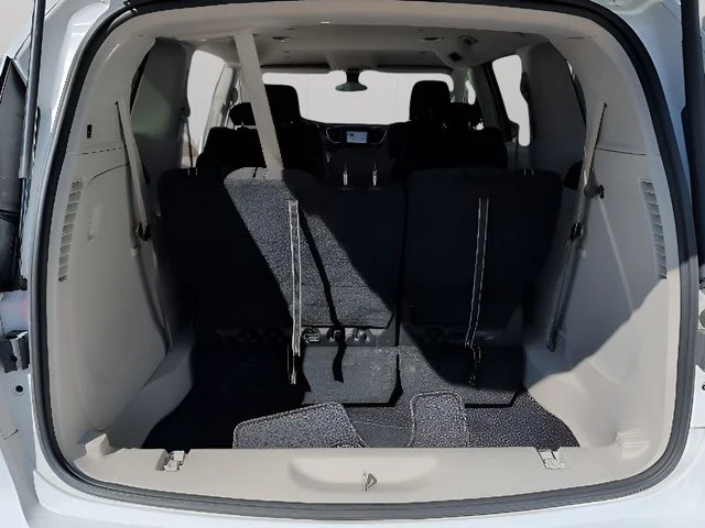 Used 2022 White Chrysler LX image 33