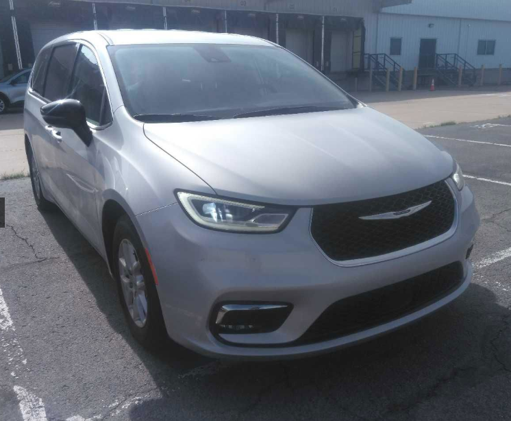 2024 Chrysler Pacifica Touring L's photo