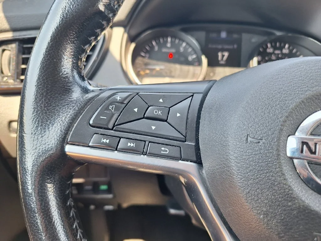 Used 2022 Black Nissan SL image 17