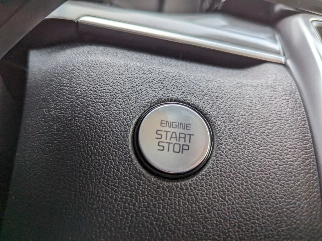 New 2023 RED Kia S FWD image 24