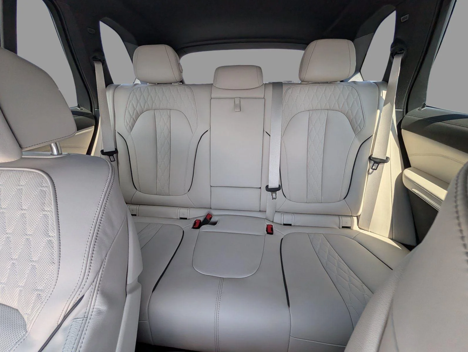 Used 2023 Mineral White Metallic BMW sDrive40i image 13
