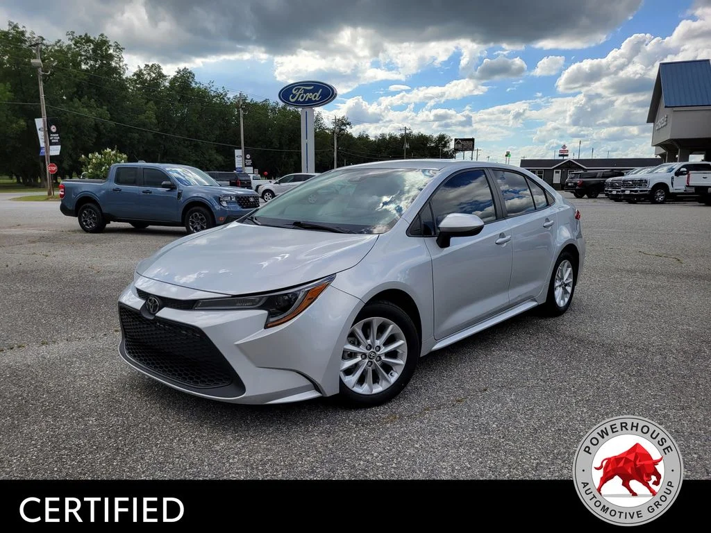 Used 2022 Silver Toyota LE image 2