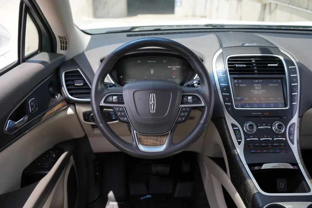 Used 2020 White Lincoln Reserve image 24