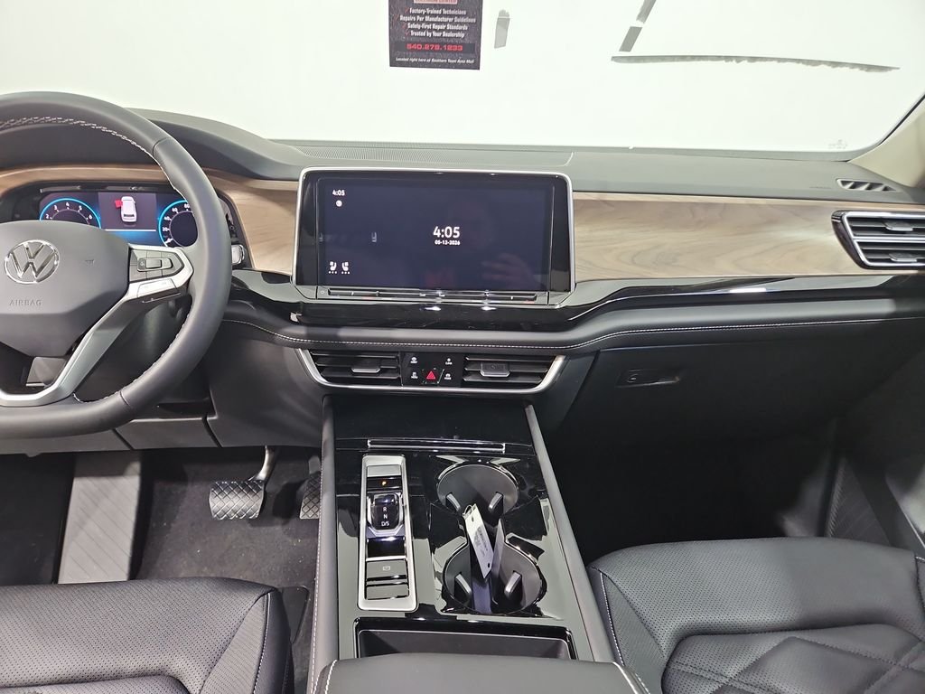 New 2026 White/off-white Volkswagen SE w/Technology image 17