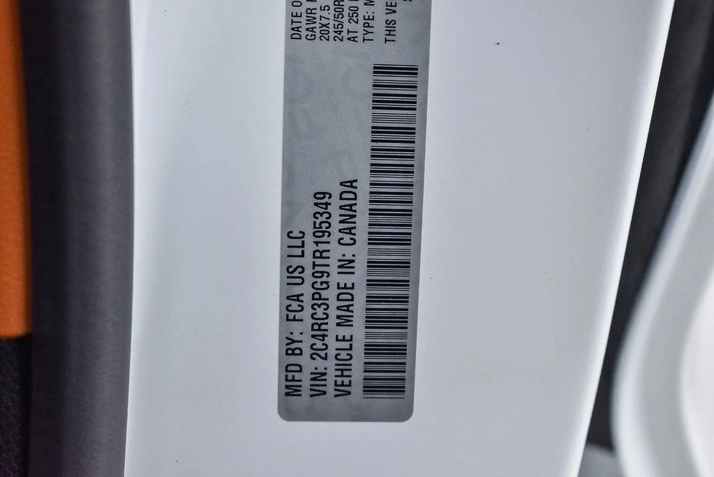New 2026 Bright White Clear-Coat Exterior Paint Chrysler Pinnacle image 30