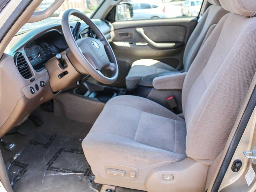 Used 2004 Gold Toyota SR5 image 18