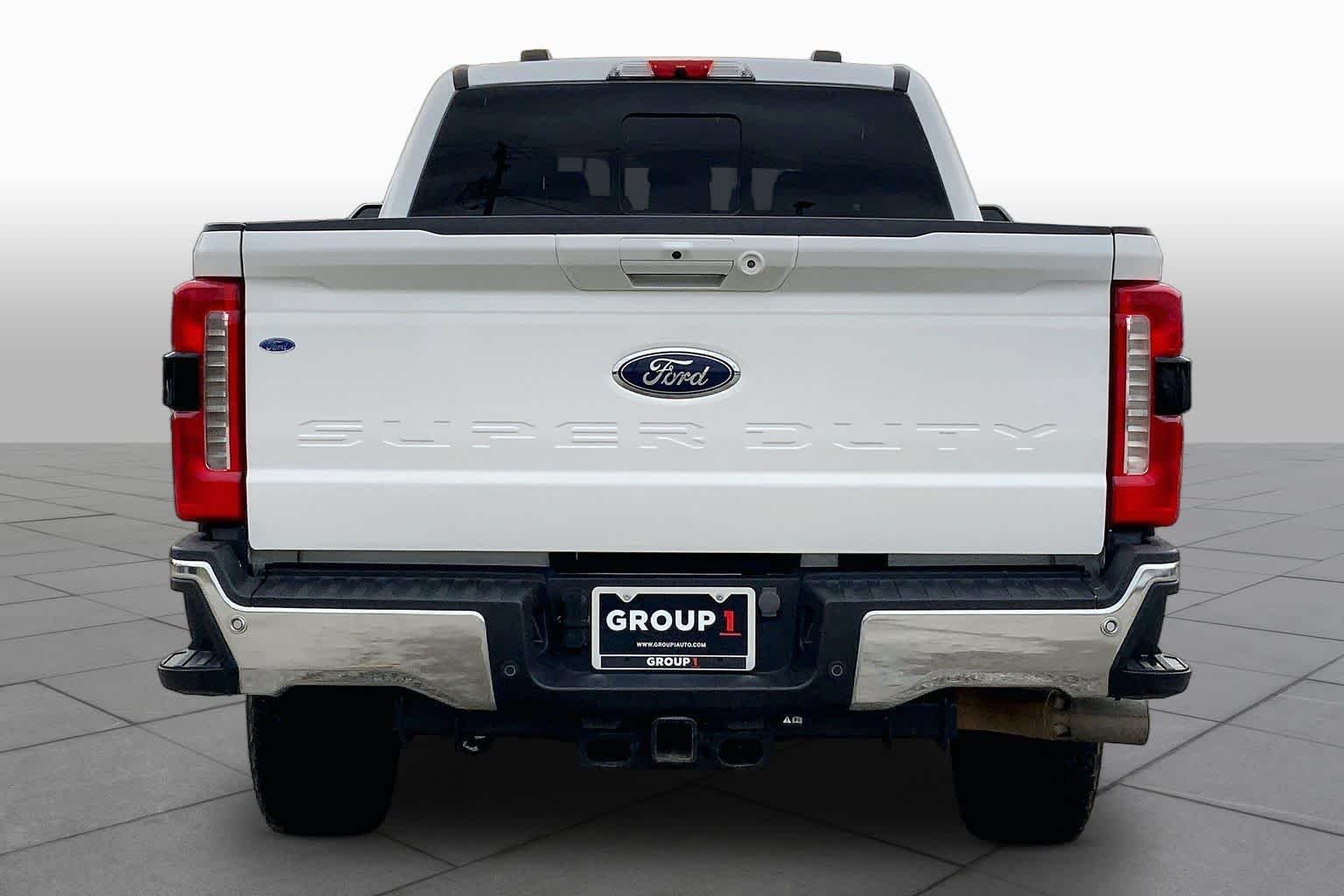 Used 2023 Star White Metallic Tri-Coat Ford F-250 Pickup LARIAT image 5