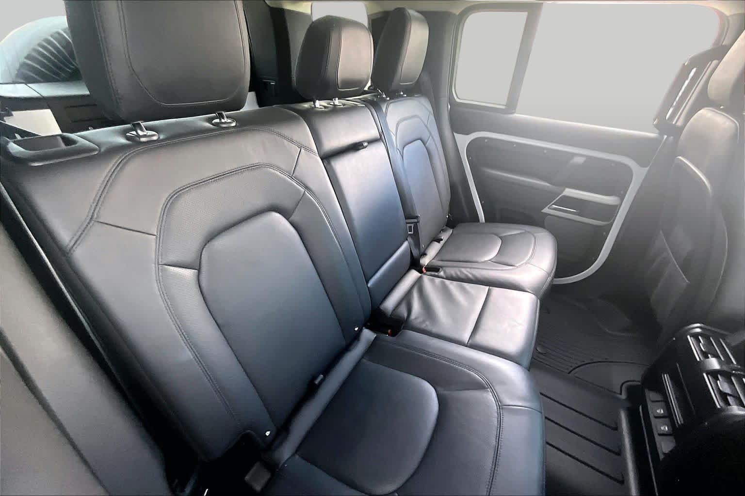 Used 2023 Fuji White Land Rover S image 18