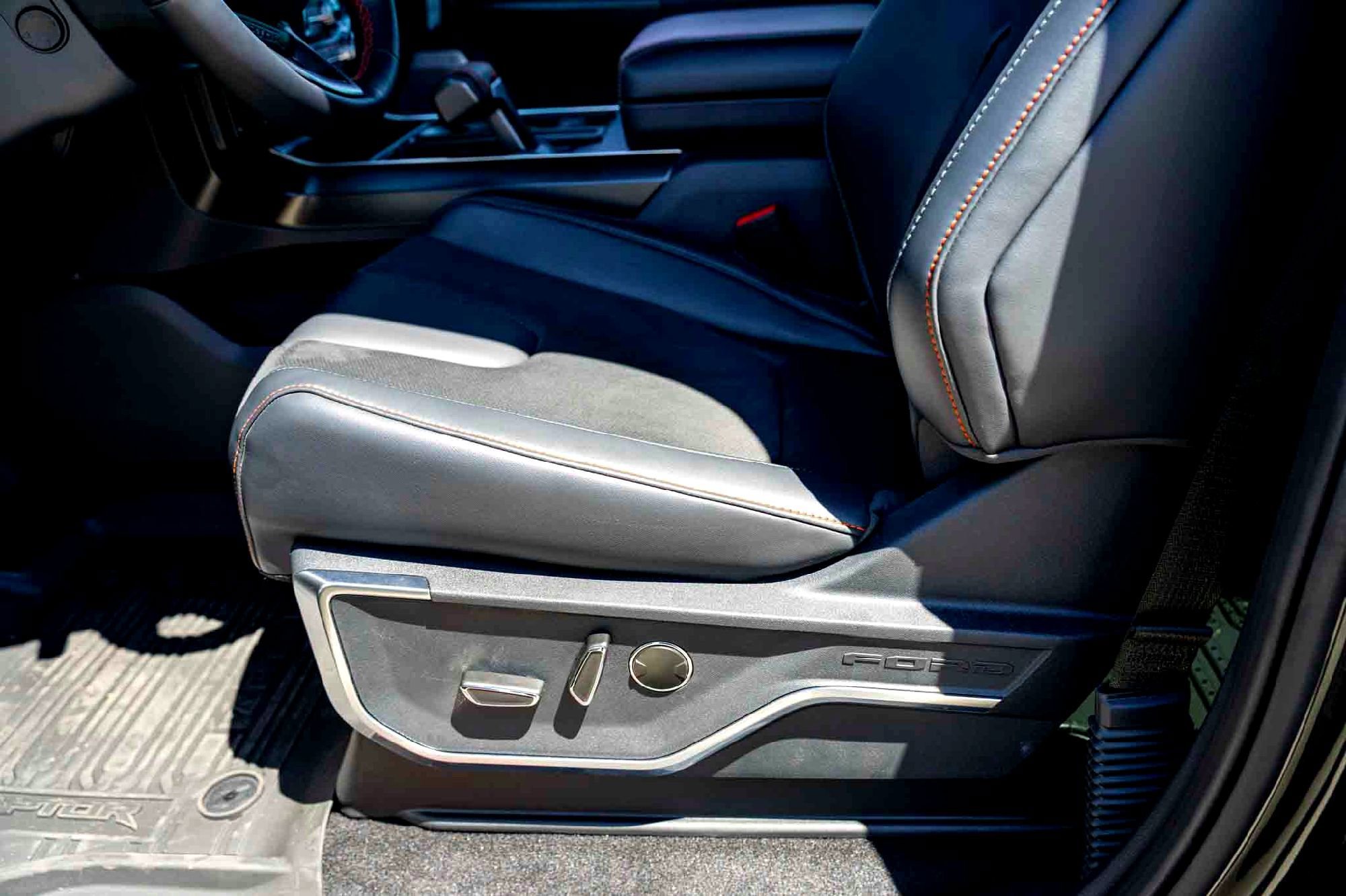 New 2025 Agate Black Metallic Ford Raptor image 11