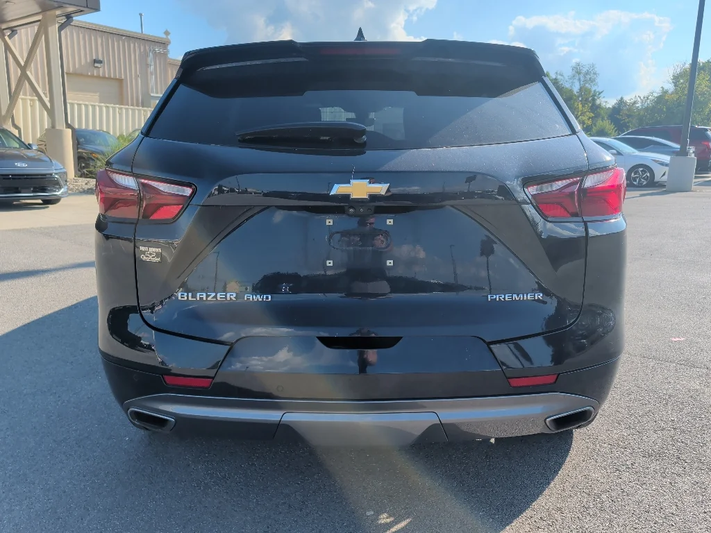 Used 2020 Midnight Blue Metallic Chevrolet Premier image 8