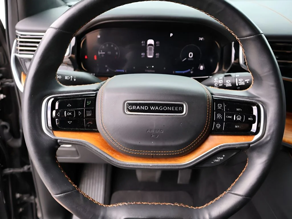 Used 2022 Diamond Black Crystal Pearlcoat Jeep Series III image 34