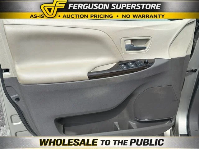 Used 2016  Toyota XLE image 16