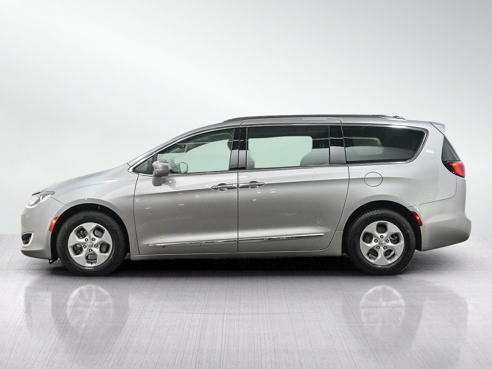 Used 2017 Chrysler Pacifica Touring-L Plus with VIN 2C4RC1EG4HR628378 for sale in Minneapolis, Minnesota