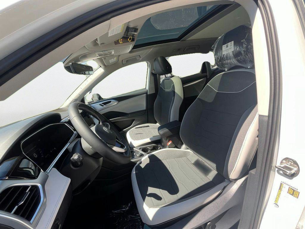 New 2026 White Volkswagen 1.5T SE image 10