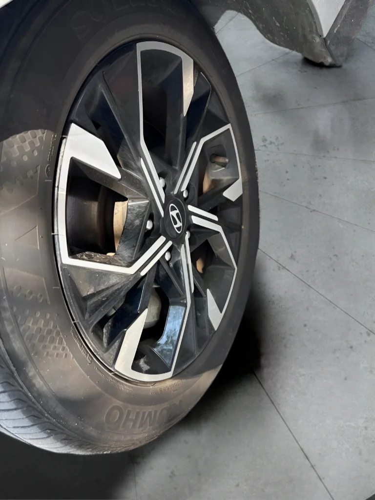 Used 2025 Silver Hyundai SEL image 44
