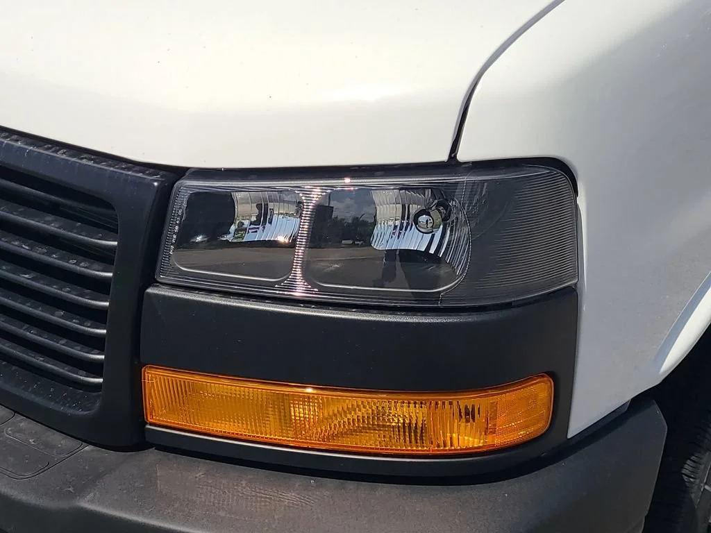 New 2026 Summit White GMC Work Van image 18