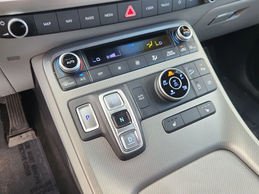 Used 2025 Silver Hyundai SEL image 22