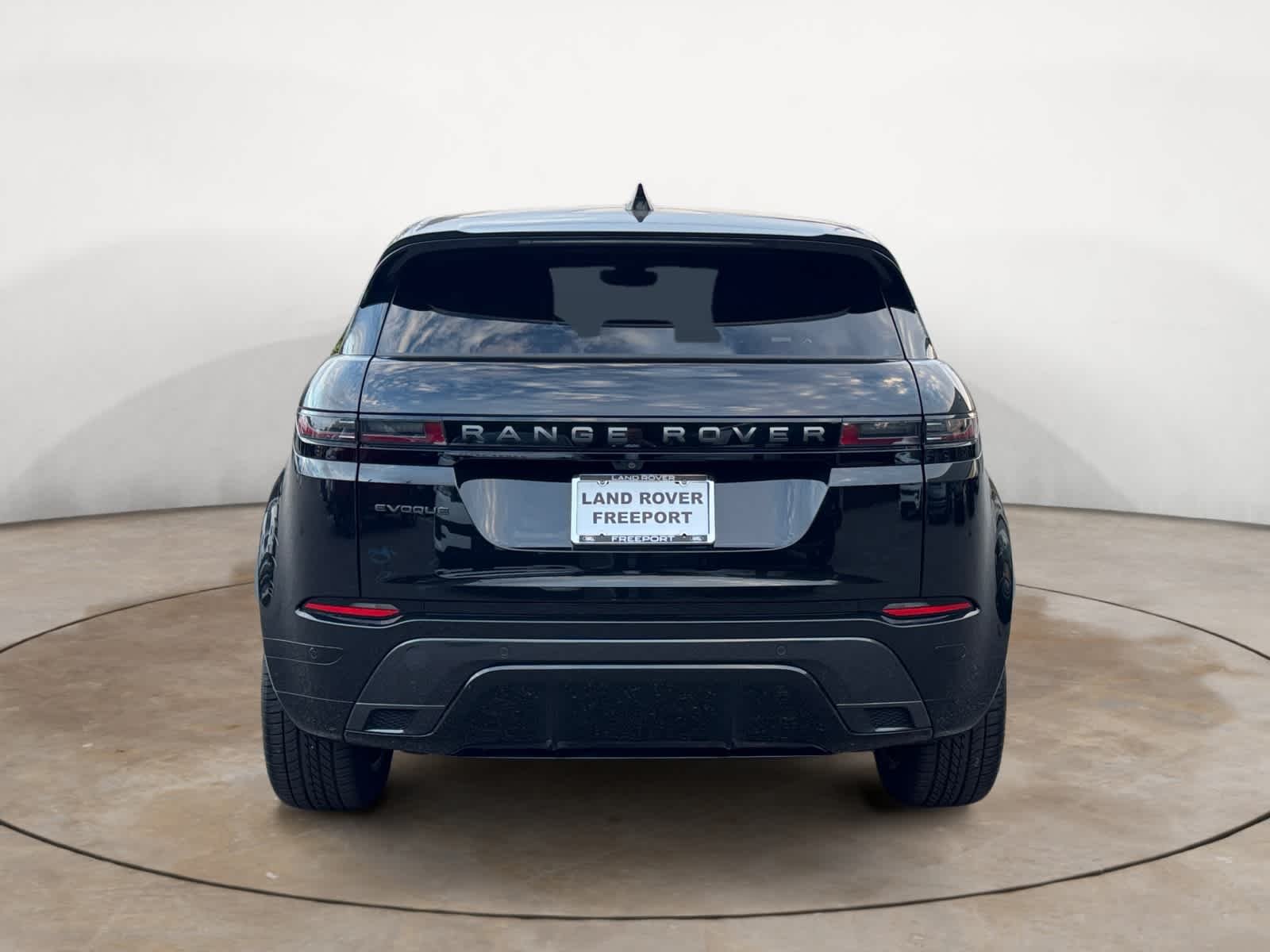 Certified Used 2026 Santorini Black Metallic Land Rover Dynamic SE image 4