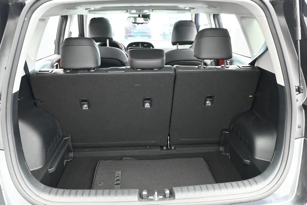 Used 2024 Gravity Gray Kia GT-Line image 31