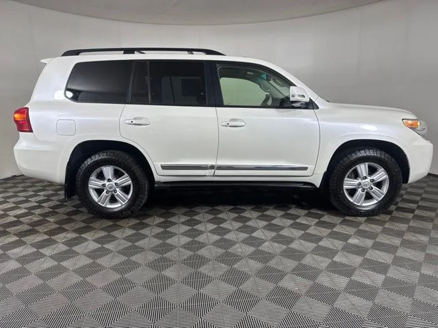 Used 2013 Blizzard Pearl Toyota Base image 2