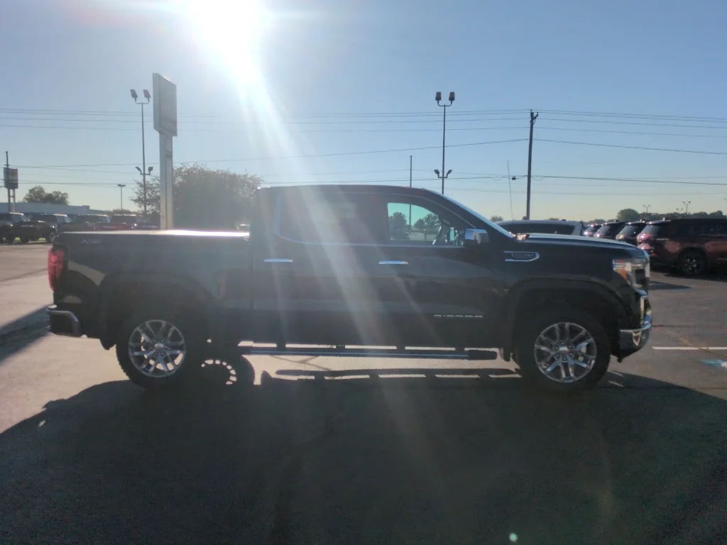 Used 2021 Onyx Black GMC SLT image 5