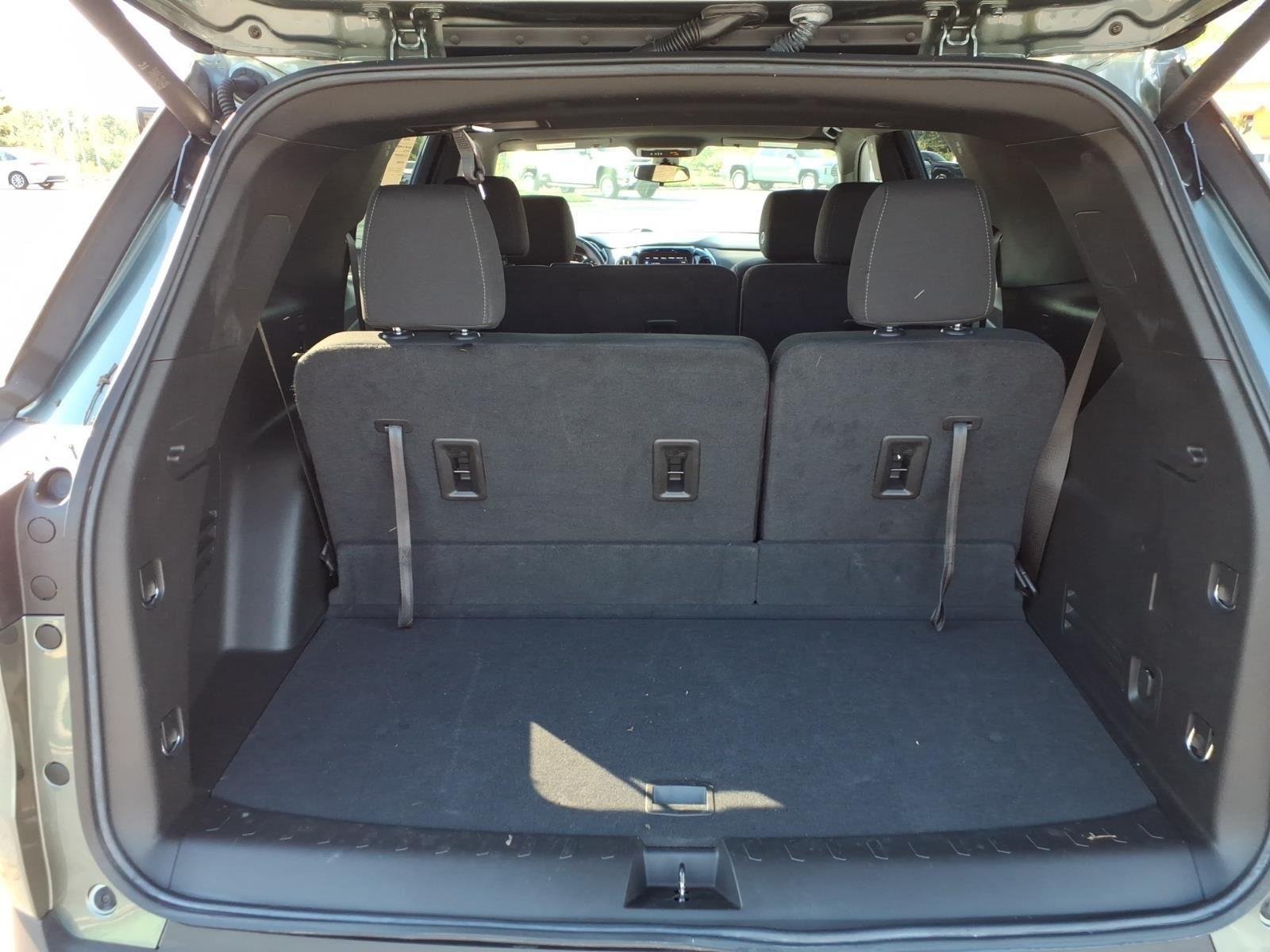 Used 2023 Silver Sage Metallic Chevrolet LT Cloth image 25
