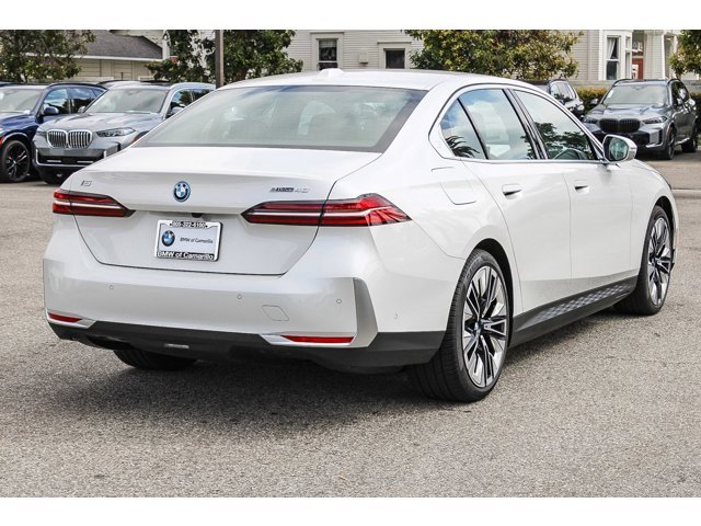 New 2026 Mineral White Metallic BMW eDrive40 image 6