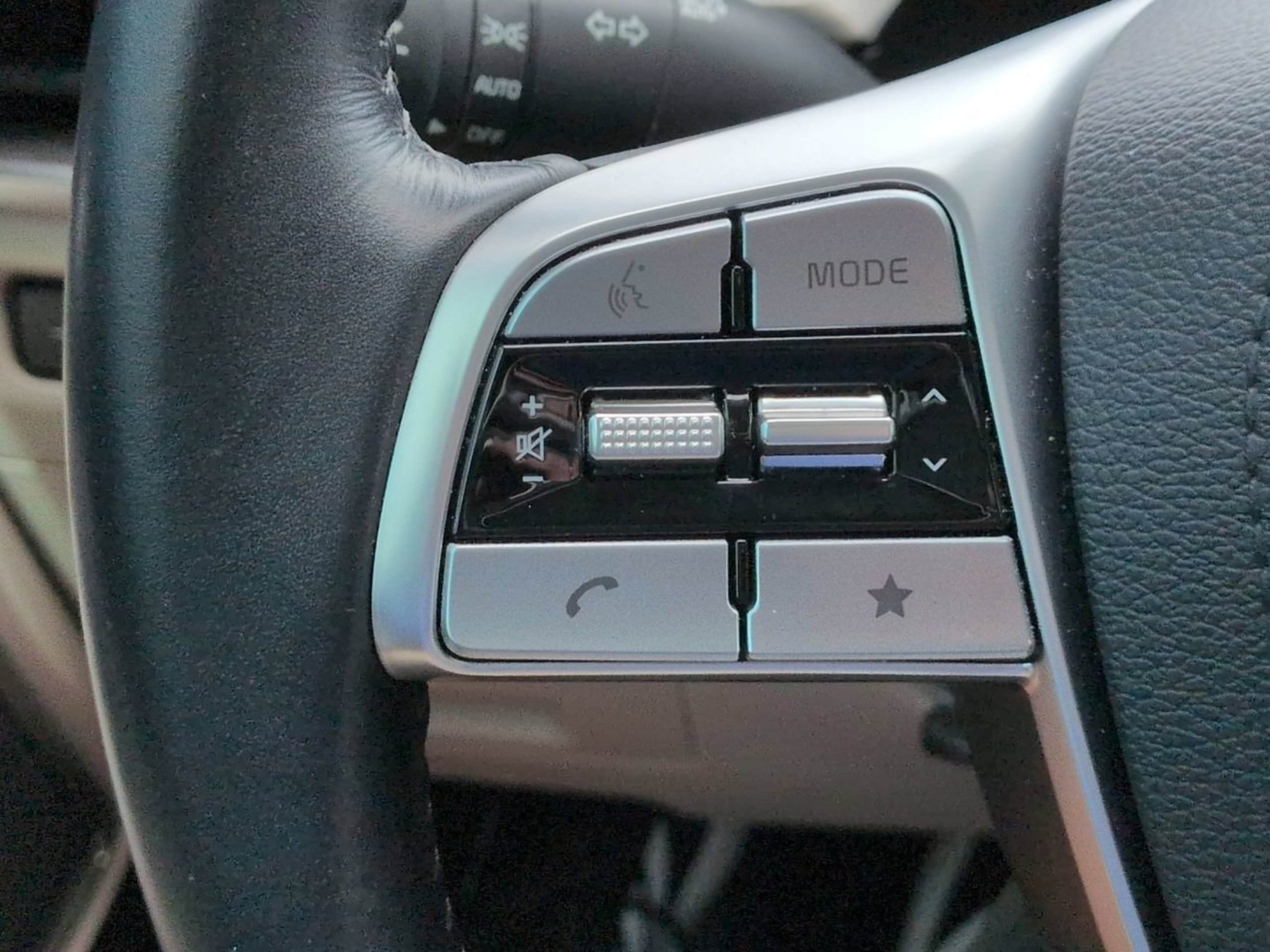 Certified Used 2025 Ebony Black Kia S image 27