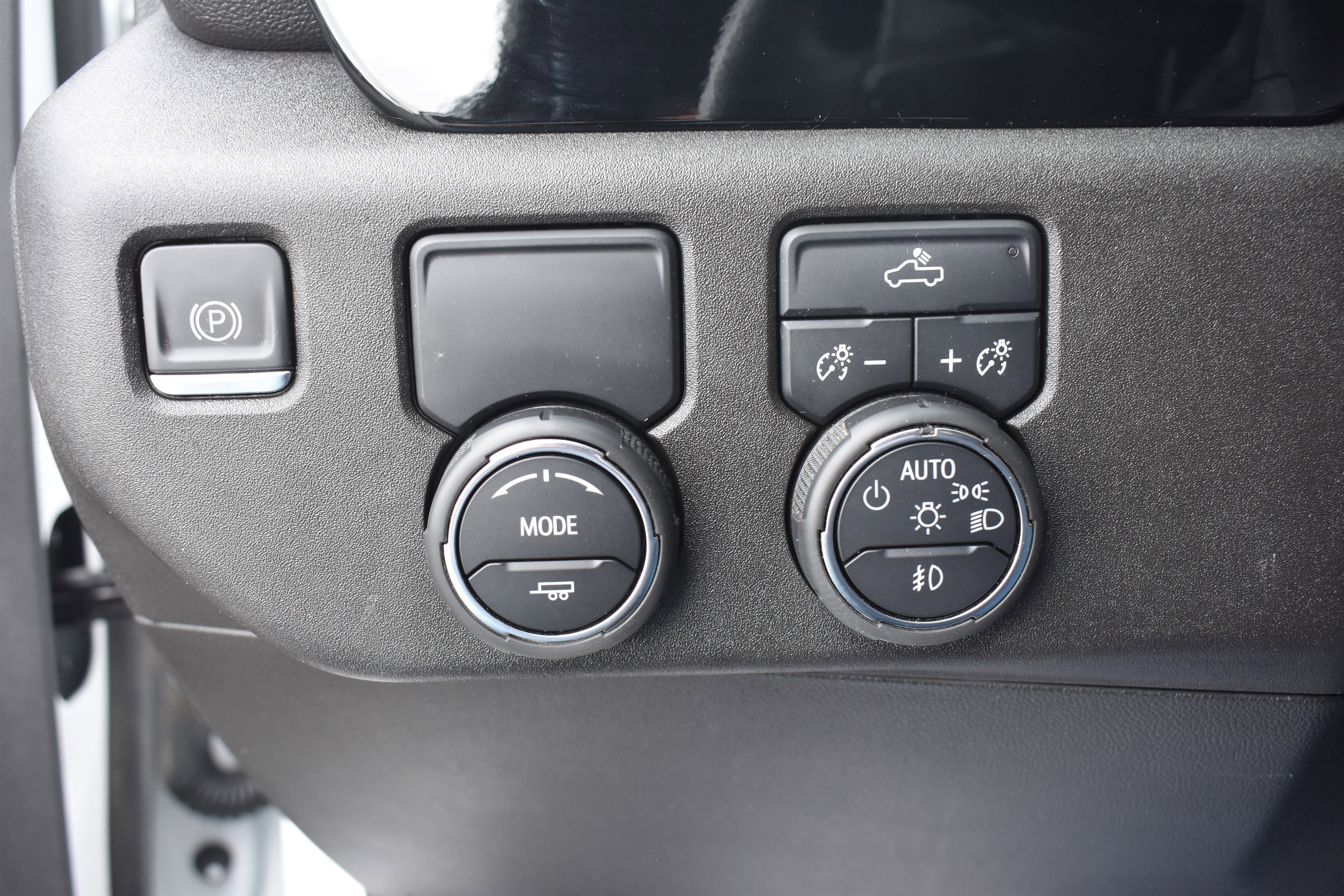 Used 2024 Summit White Chevrolet RST image 30