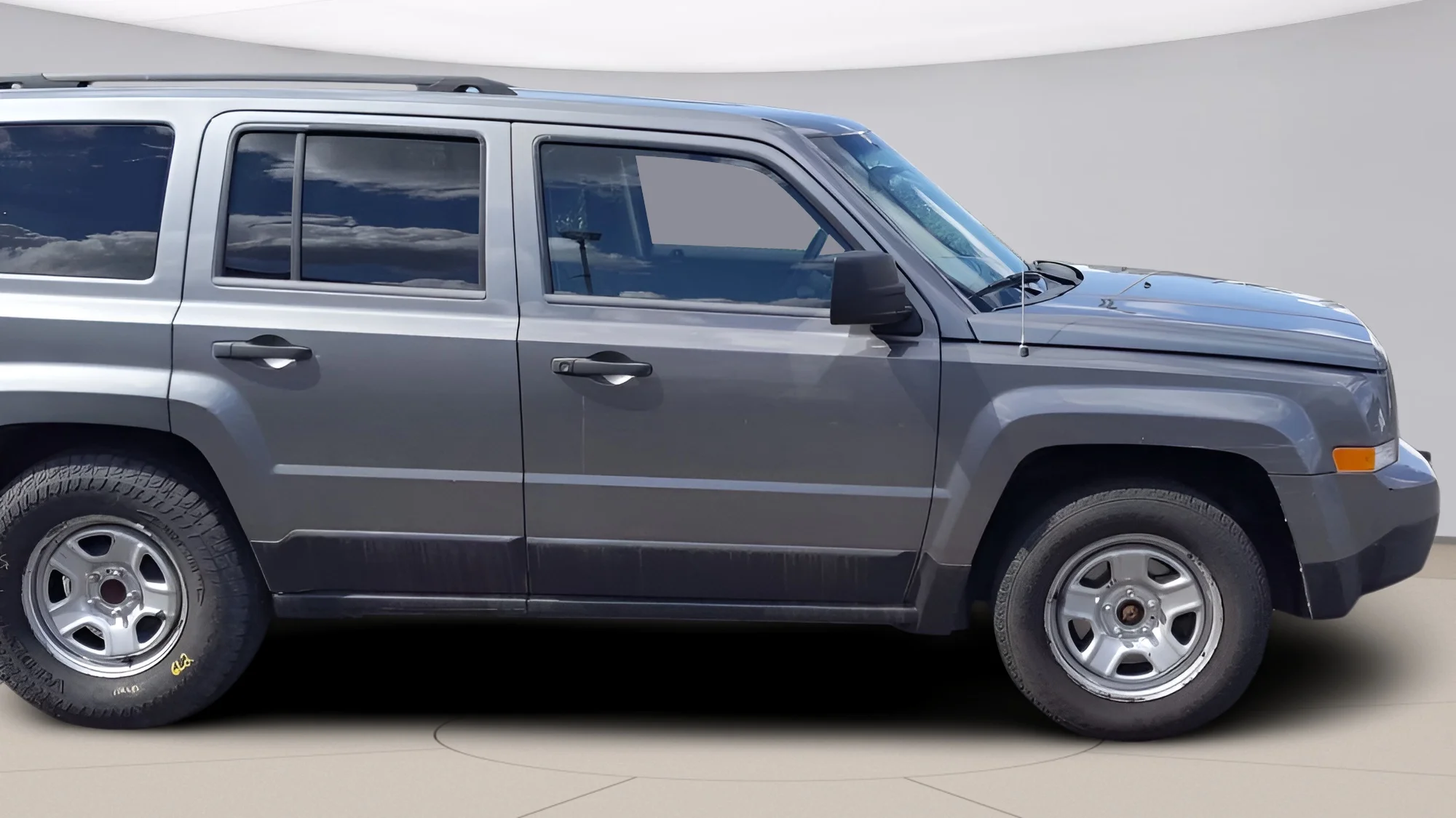 Used 2014 Gray Jeep SPORT image 4