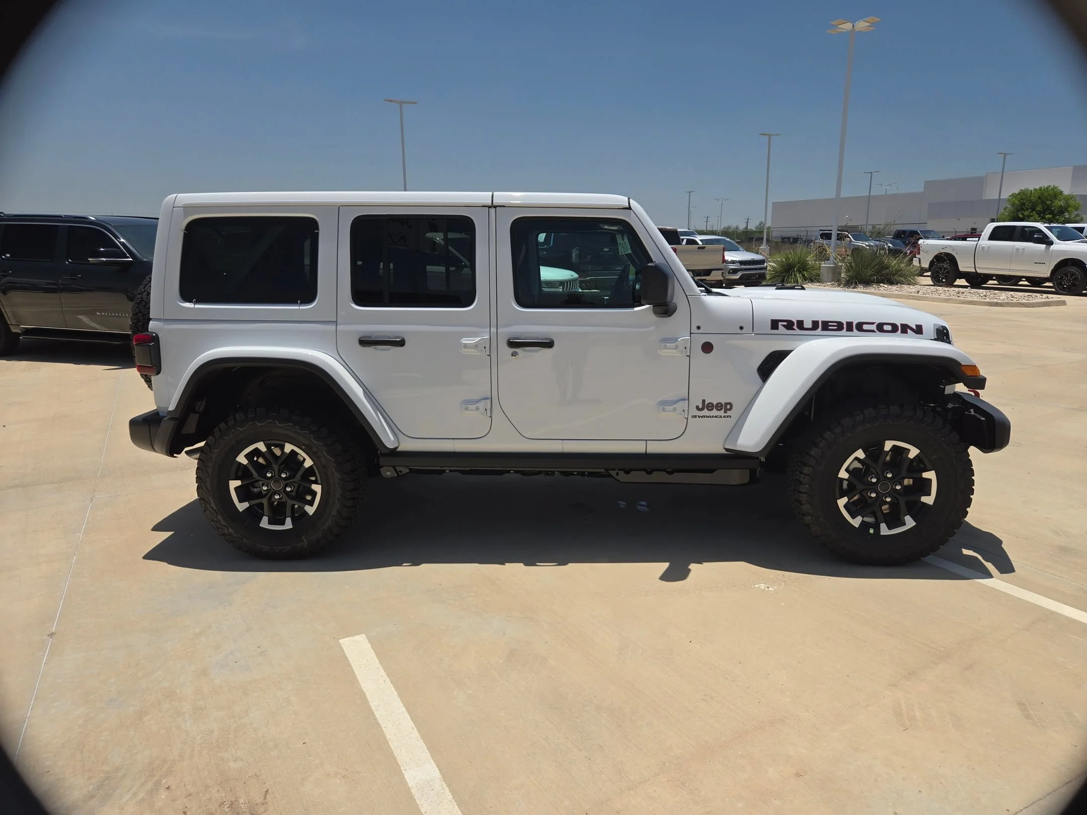 New 2026 Bright White Clear-Coat Exterior Paint Jeep Rubicon image 2
